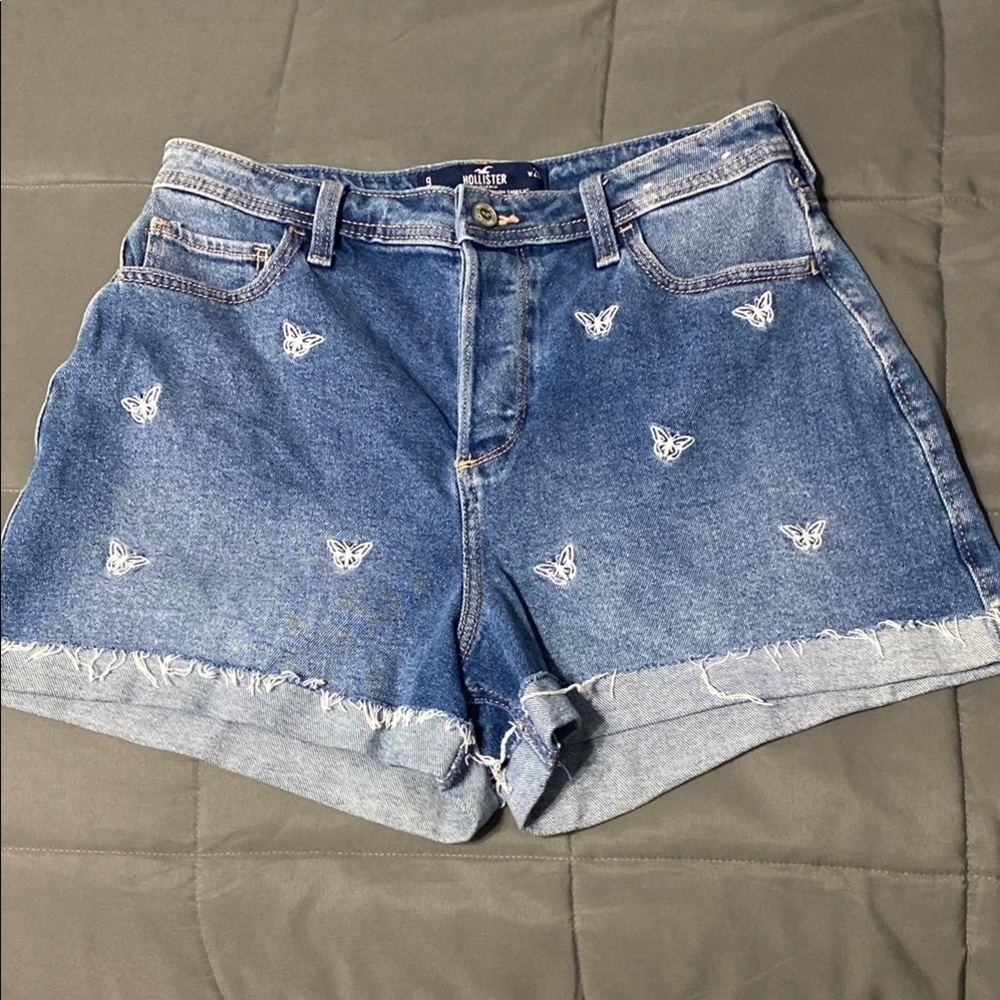 Hollister Curvy Ultra High-Rise Mom Short. Size 9